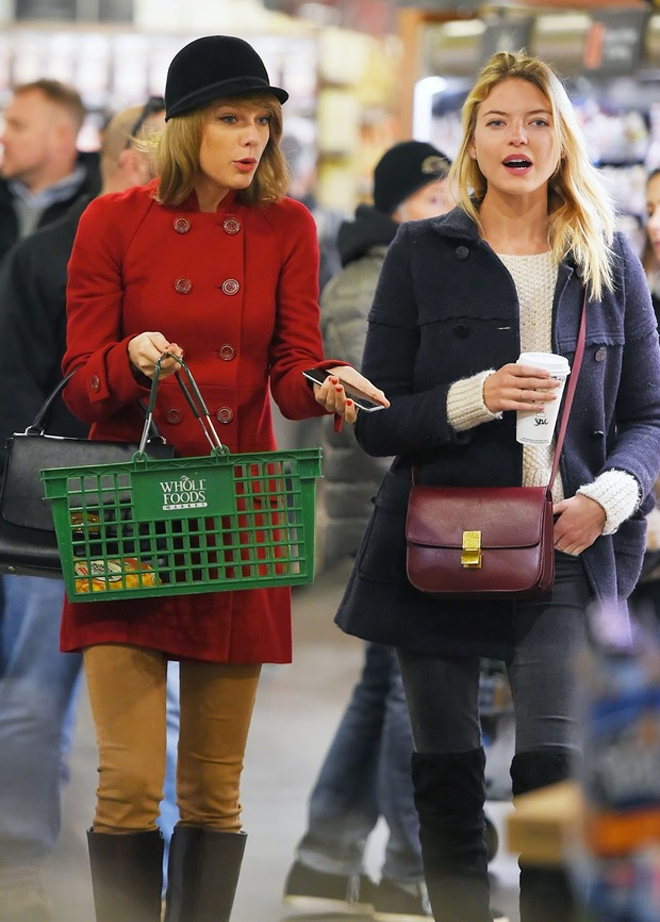 Taylor-Swift-Shopping-At-Whole-Foods